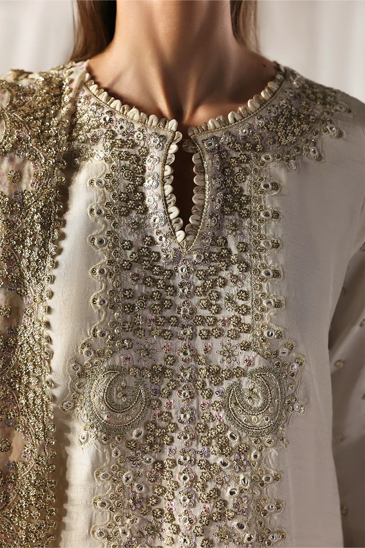 03-Piece Embroidered Lawn Suit With Chiffon Dupatta | Ready To Wear
