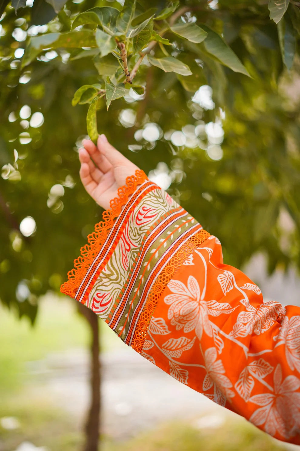 03-Piece Printed Lawn Suit - Ready To Wear