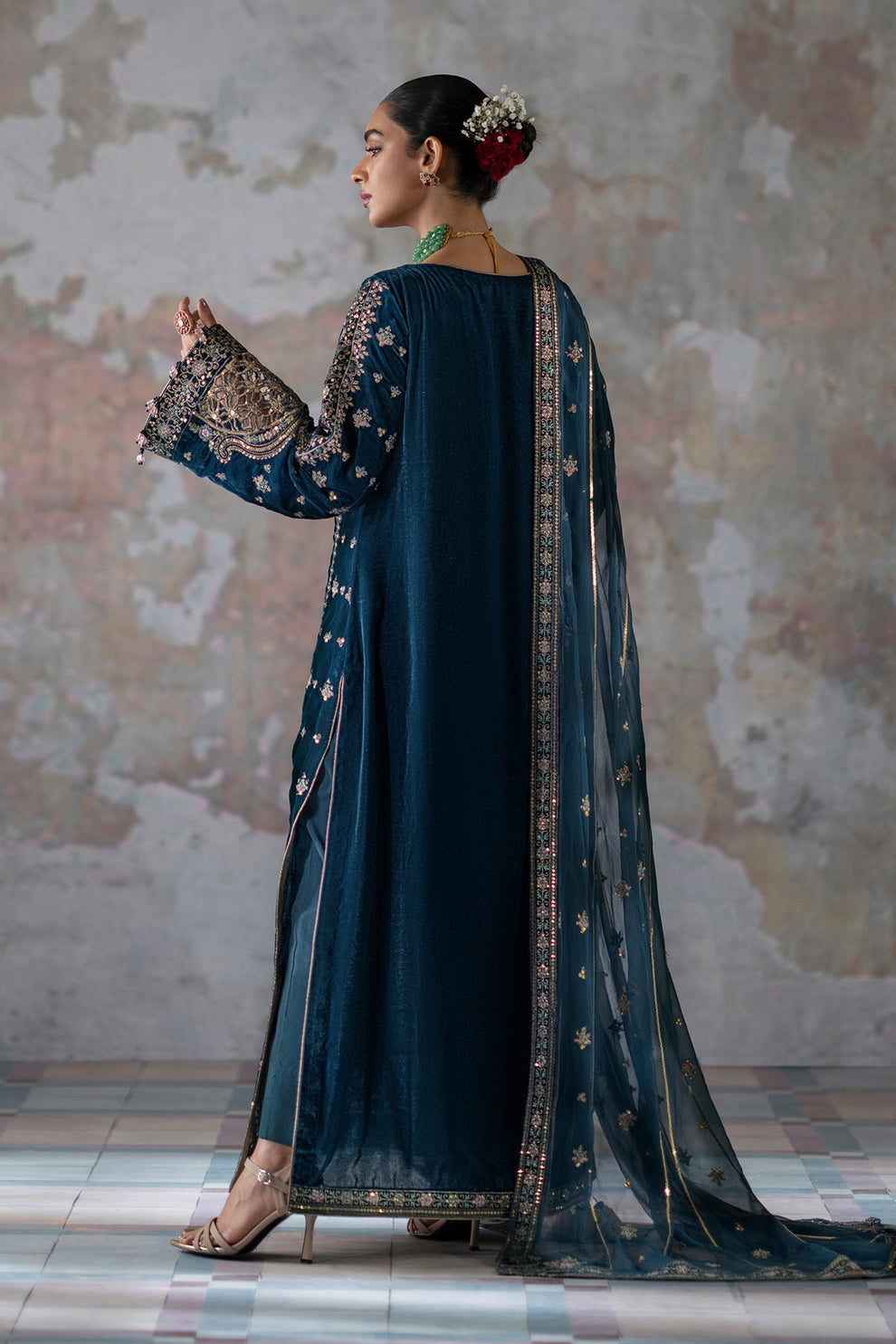 03 Piece Heavy Embroidered Velvet Suit – Ready To Wear